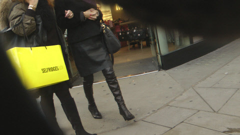 girl-overknee-black-leather-boots