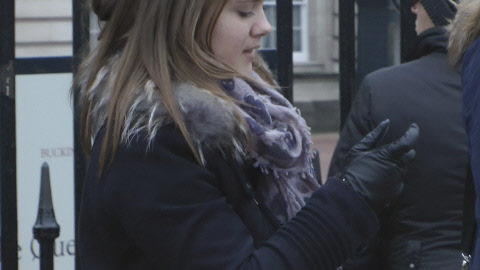 girl-leather-jacket-black-leather-gloves