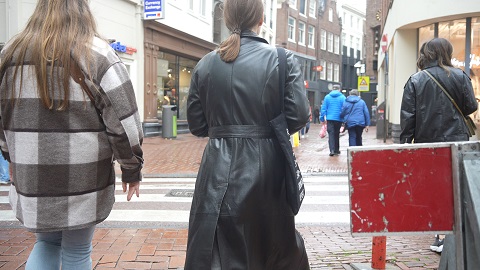 girls-in-leather-skirt-candid