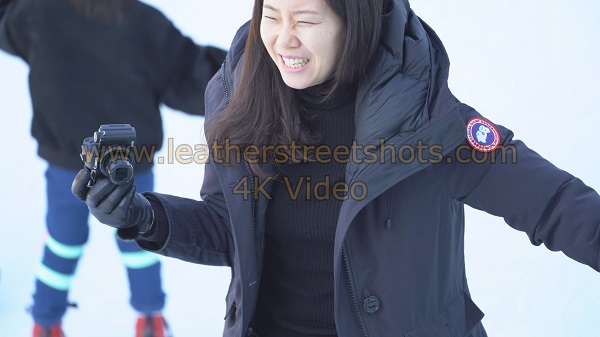 asian-girl-leather-gloves-japan-candid