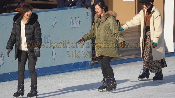 asian-girl-leather-gloves-japan-candid