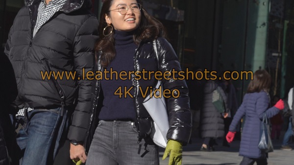 asian-girl-leather-gloves-japan-candid