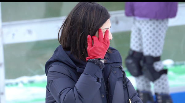 asian-girl-leather-gloves-japan-candid