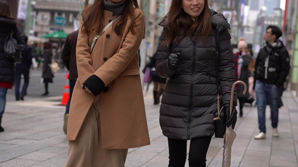 asian-girl-leather-gloves-japan-candid