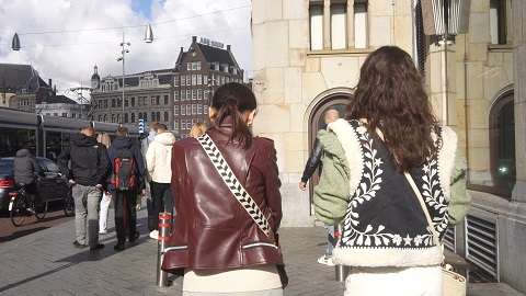 girls-in-leather-skirt-candid