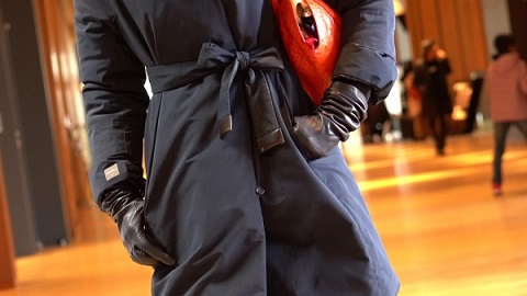 girl-leather-jacket-gloves-japan