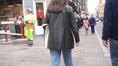 girls-in-leather-skirt-candid