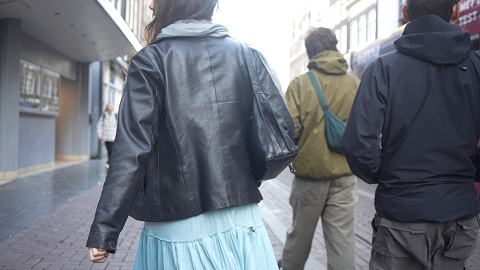 girls-in-leather-skirt-candid