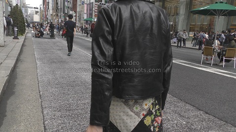 girls-in-leather-skirt-candid