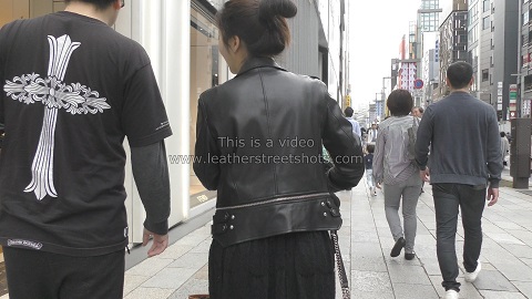 girls-in-leather-skirt-candid