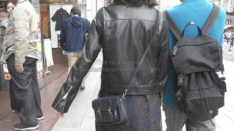 girls-in-leather-skirt-candid