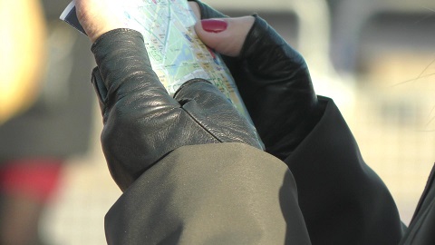 girls-in-leather-skirt-candid