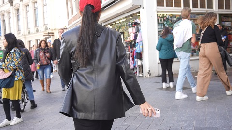 girls-in-leather-skirt-candid