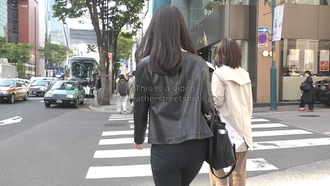 girls-in-leather-skirt-candid