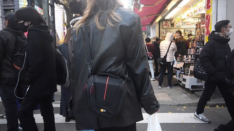 guy-girl-leather-jacket-asian-candid