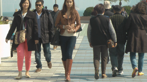 asian-girl-in-leather-jacket-boots