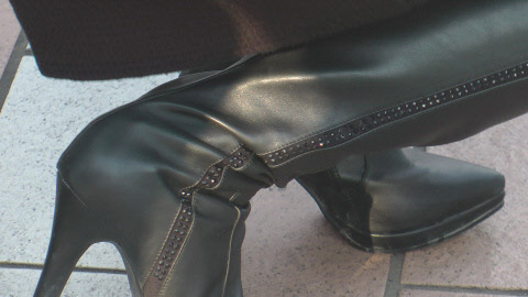 girl-in-leather-gloves-jacket-boots