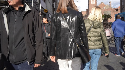 girls-in-leather-skirt-candid