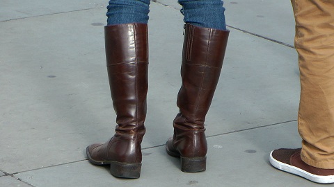 street-videos-girls-in-leather-gloves-and-pants-with-leather-jacket-and-boots