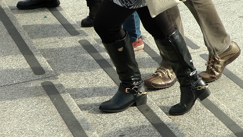 girls-in-leather-candid-street