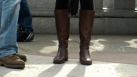 street-videos-girls-in-leather-gloves-and-pants-with-leather-jacket-and-boots