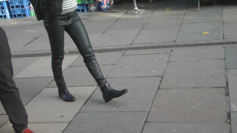 Girl-leather-gloves-holding-hands-candid-london-2