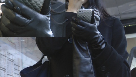 Girl-leather-gloves-camera-candid-london-2