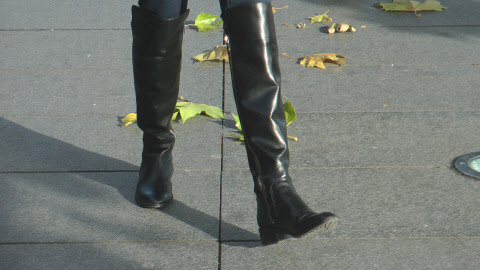 girls-in-leather-candid-street