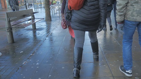 Girls-in-leather-gloves-boots-manchester-january-2017-2